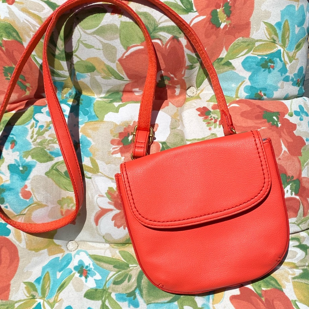 Fossil leather pochette